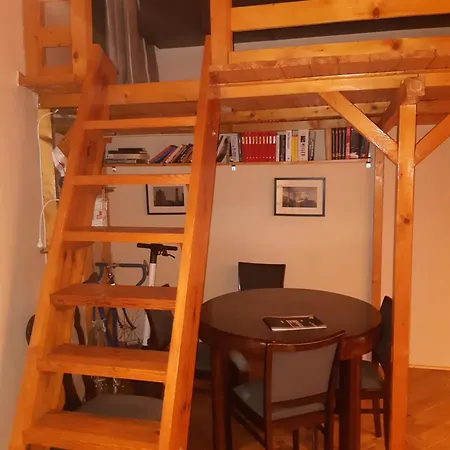 Wolnosc Centrum 2 Poziomowy * Варшава